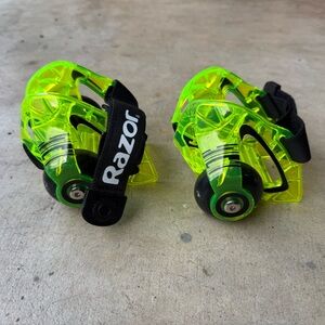 RAZOR JETTS DLX HEEL WHEELS HEELYS Skates - Missing One Skid Pad